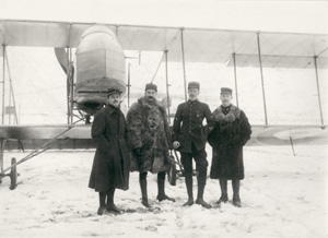photo des aviateurs Vidal, Plantier, Jambois, Libman devant un Farman