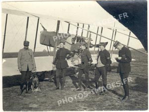 5 aviateurs devant un Voisin pendant la guerre 14-18