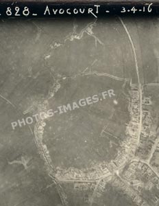 Photo verticale a&eacute;rienne du village d'Avocourt en 1916