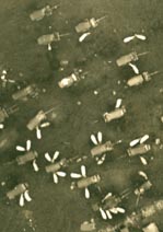 d&eacute;tail de la photo verticale de Brocourt avec les chariots et les chevaux