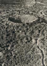 D&eacute;tail de la vue oblique sur la butte de Vauquois et crat&egrave;re de mine