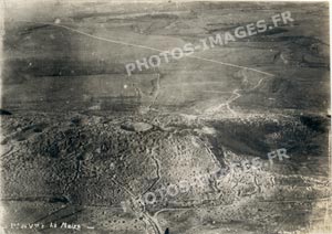 Photo a&eacute;rienne en vue oblique de 1917 sur la butte de Vauquois ravag&eacute;e par les mines