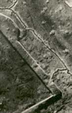 Photo du mur d'enceinte et tranch&eacute;e au Fort de Vaux