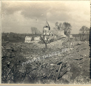 Photo 2 des ruines du fort de Ham dynamité à
    l'explosif pendant la guerre 1914-1918