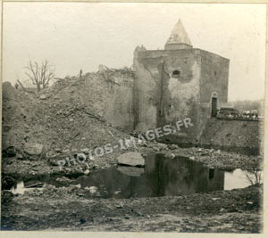 Photo 3 des ruines du fort de Ham dynamité
    à l'explosif pendant la guerre 1914-1918