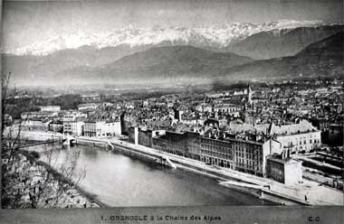Panorama de Grenoble ancien et la chaîne des Alpes