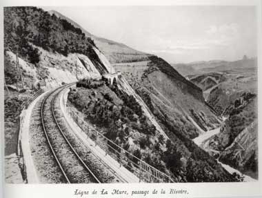 Photo ancienne du passage de La Rivoire sur la ligne de La Mure