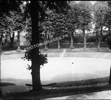 Photo des anciennes arènes de Néris les Bains