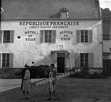 Photo ancienne de l'hotel de ville de Néris les bains