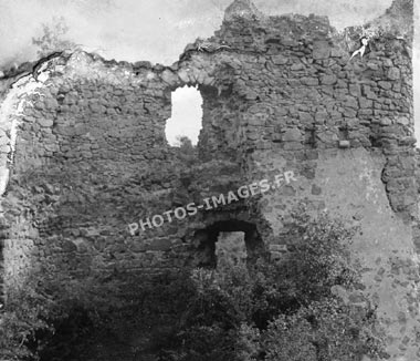 Entrée du chateau de l'Ours en 1947