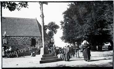 Chapelle St-Hervé, sortie de messe, photo de 1911