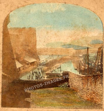 L'entrée du port vue de la pointe du château, ancienne photo dudéut du siècle