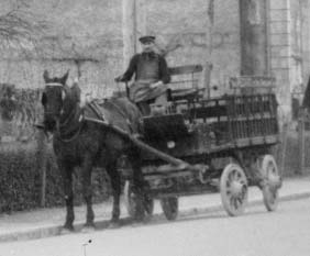 Photo ancienne d'une charrette hypomobile dans la commune d'Aix-d'Angillon
