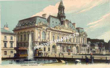 Photo ancienne du nouvel Hôtel de Ville de Tours et des jets d'eau