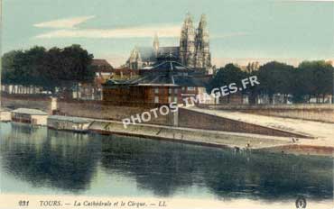 Le cirque en bordure de Loire et la cathédrale en photo ancienne à Tours