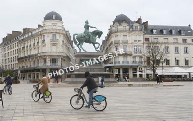 Orléans photo actuelle de la  Place du Martroi