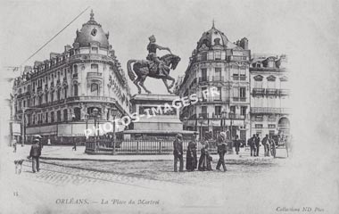 La Place du Martroi en photo carte postale à Orléans