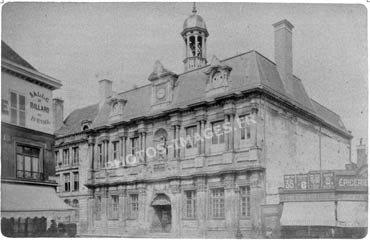 Ancienne photo de l'hôtel de ville vers 1900