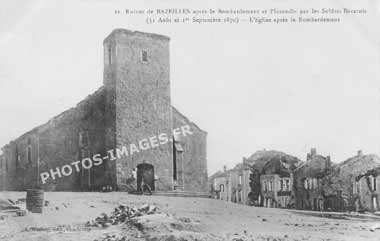 Vue ancienne de l'église de Bazeilles après un bombardement en 1870