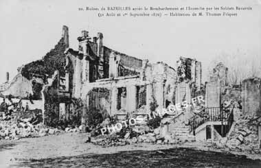 Vue ancienne de Bazeilles en ruine en 1870