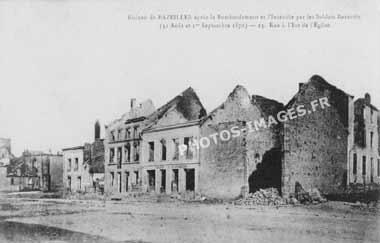 Vue ancienne de la rue et de l'église de Bazeilles en 1870