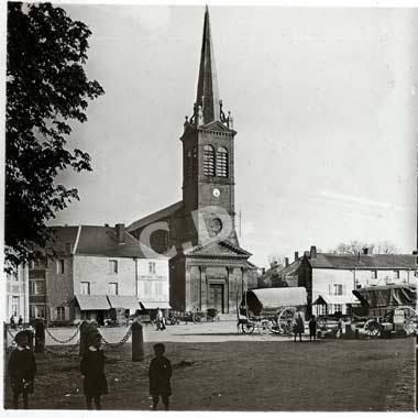 Vue ancienne de Saint Nicolas l'église de Rocroi en photo stéréoscopique de 1910