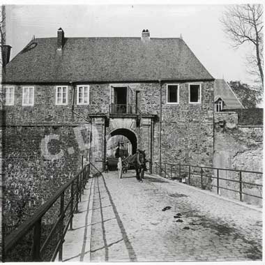 Vue ancienne d'une porte de Rocroi en photo stéréoscopique de 1910