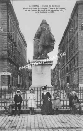Vue ancienne de la statue de Turenne à Sedan en 1900