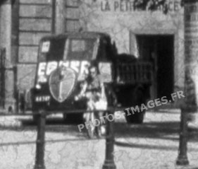 Le camion Peugeot Q3A sous l'arbre