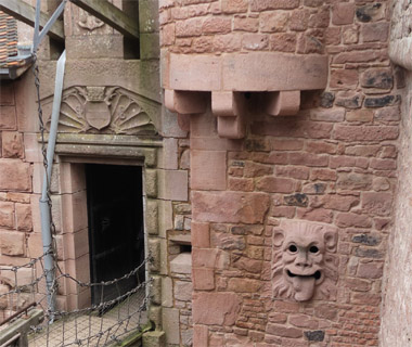 Porte et lion au Chateau Haut-koenigsbourg actuellement