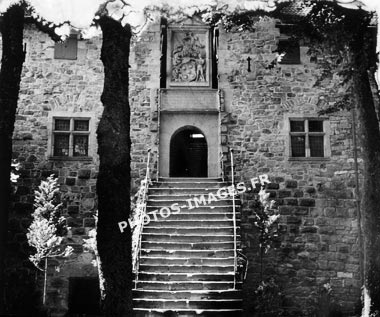 Entrée et escalier de l'ancien château Haut-koenigsbourg