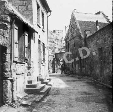 Coucy-le-Château-Auffrique rue des Boulangers dans le bourg en photo ancienne