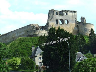 Photo actuelle de la façade ouest du château de Coucy