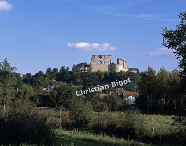 Façade ouest de la muraille du château de Coucy