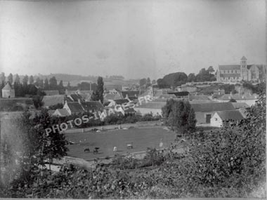 Vieille photo du bourg champêtre d'Oulchy-le-Château