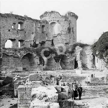 Photo ancienne depuis la cour intérieure du château de Coucy