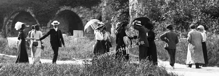 Ancienne photo du la façade intérieure du câteau de Coucy