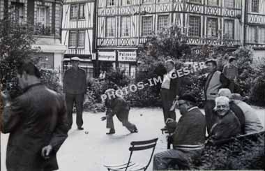 Les boulistes à Saint-Ouen en photo ancienne