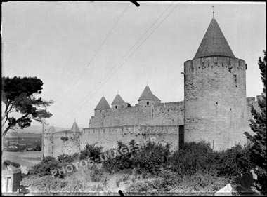 Les tours et les remparts de Carcassonne vus de l'extérieur