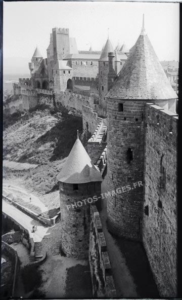 Les remparts et les tours de la justice et de l'inquisition, photo ancienne de Carcassonne