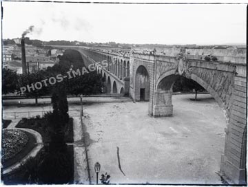 Photo ancienne de l'aqueduc de Montpellier