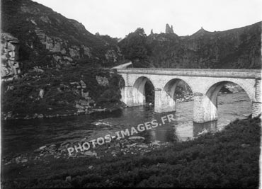 Pont ancien sur la Creuse