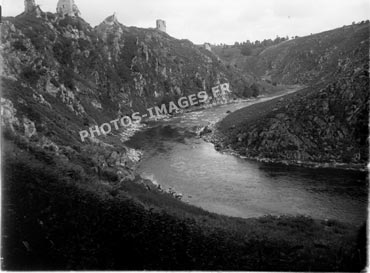 Une courbe de la Creuse vers Crozant ; photo ancienne de 1910