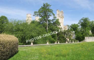 Vue d'ensemble récente de l'abbaye de Jumiège