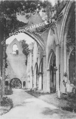 Photo ancienne de la nef de l'église