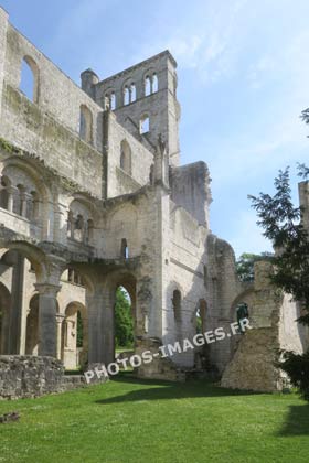 Ruines des latéraux de Notre-Dame en photo récente