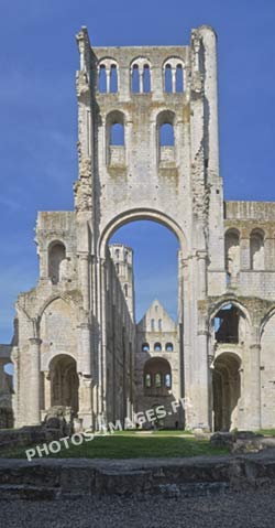 Ruines des latéraux de Notre-Dame en photo récente