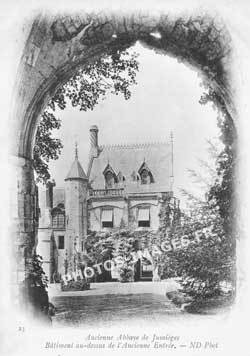 Photo de l'ancienne entrée du musée de l'abbaye de Jumièges