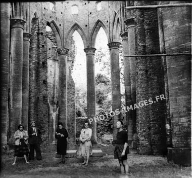 Le choeur de l'Abbaye de Hambye en photo ancienne de 1950