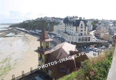 L'hôtel Normandy à Granville et la route de Coutances en photo récente